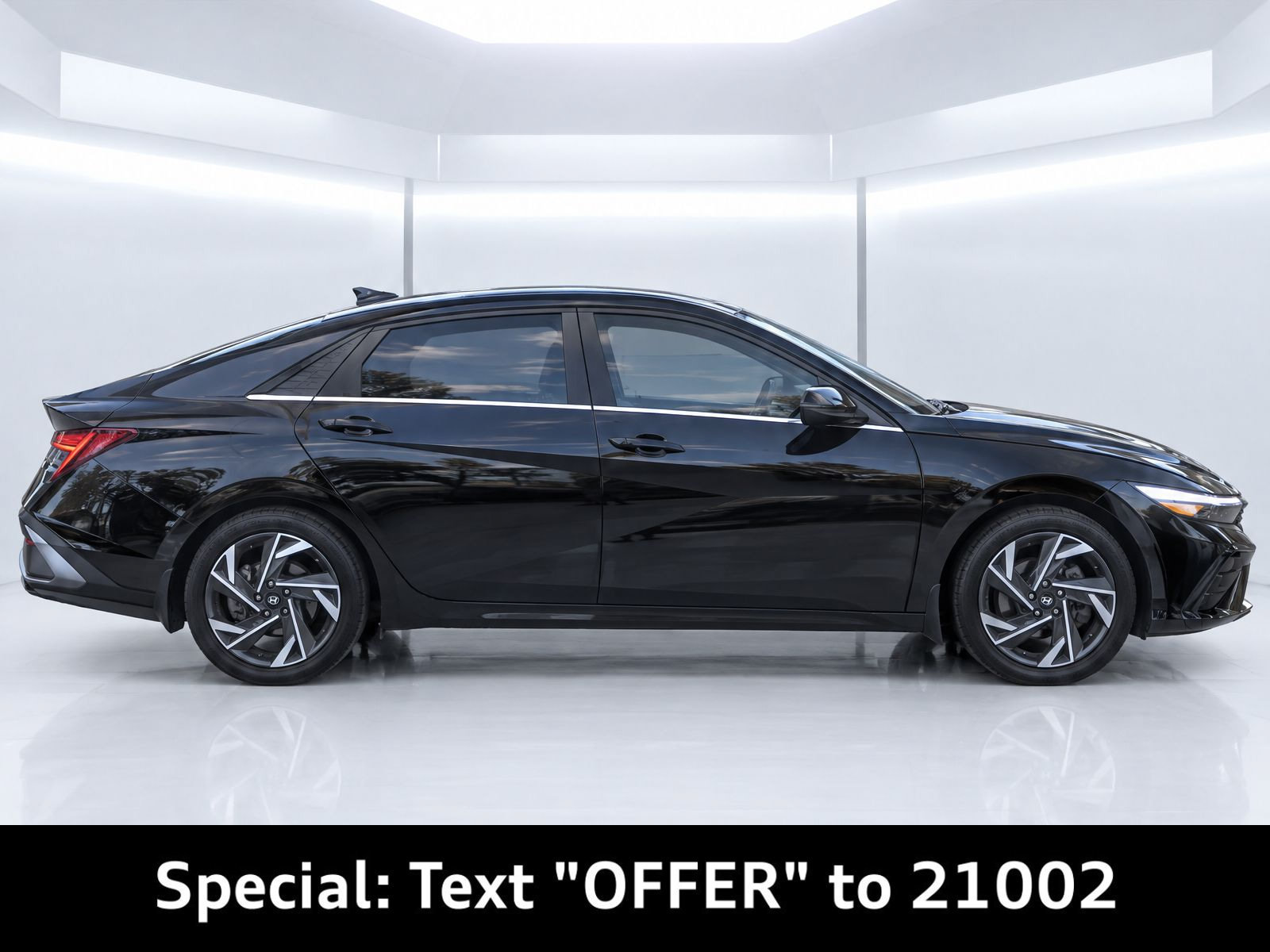 Used 2024 Hyundai Elantra Limited FWD image 8