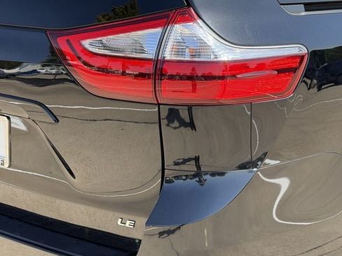 Used 2017 Toyota Sienna LE w/ Protection Package FWD image 7