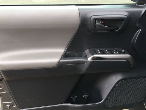 Used 2019 Toyota Tacoma SR5 AWD/4WD image 20