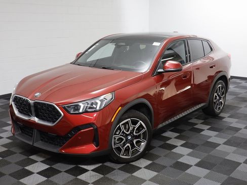 Certified 2025 BMW X2 xDrive28i image 2