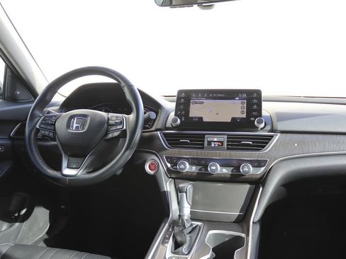 Used 2020 Honda Accord Touring image 3