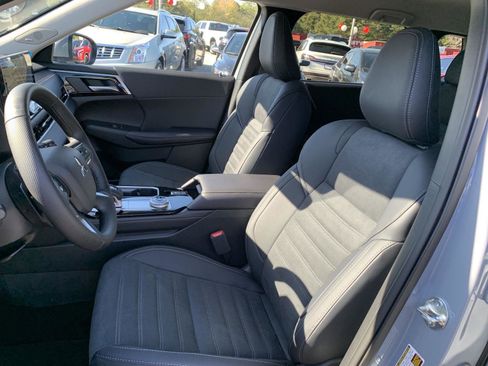 New 2025 Mitsubishi Outlander SE image 12