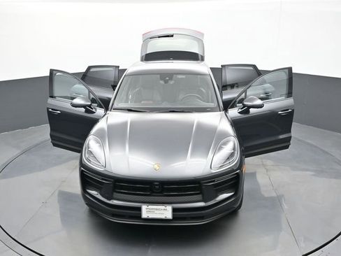Certified 2023 Porsche Macan AWD/4WD image 32