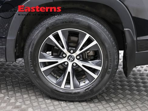 Used 2016 Toyota Highlander XLE AWD/4WD image 30