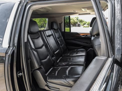 Used 2018 Cadillac Escalade ESV Luxury RWD image 32