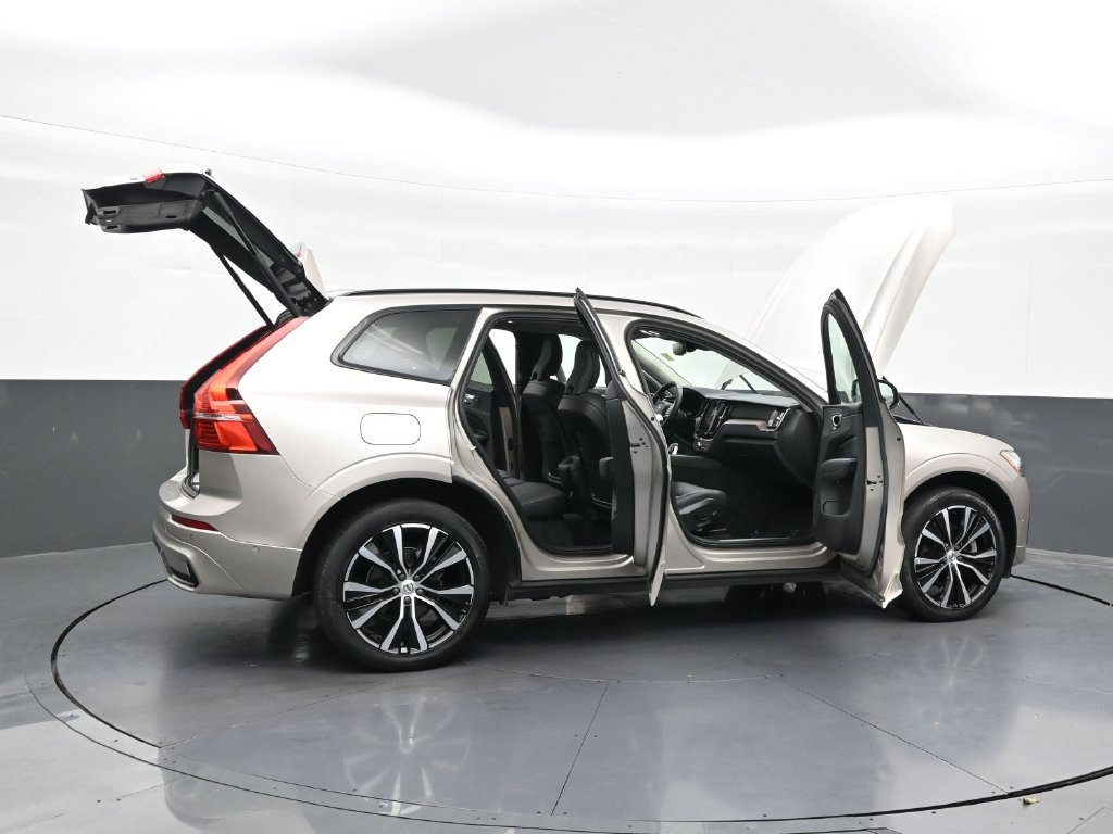 Certified 2024 Volvo XC60 B5 Plus AWD/4WD image 37