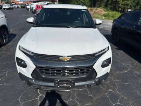 Used 2023 Chevrolet TrailBlazer ACTIV w/ Convenience Package FWD image 2
