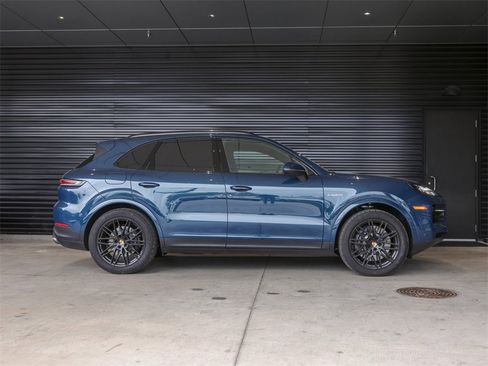 Certified 2025 Porsche Cayenne image 8