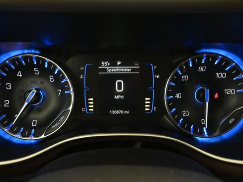 Used 2018 Chrysler Pacifica Touring Plus w/ Tire & Wheel Group image 14