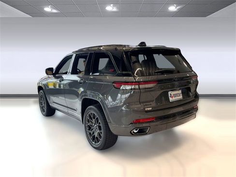 New 2025 Jeep Grand Cherokee Summit image 3