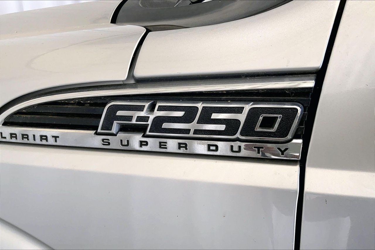 Used 2016 Ford F250 Lariat w/ Lariat Ultimate Package AWD/4WD image 9