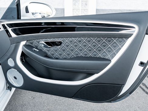 Used 2024 Bentley Continental GT Speed image 33