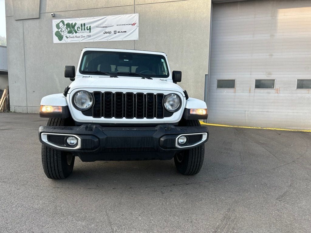 Used 2024 Jeep Gladiator Sport AWD/4WD image 9