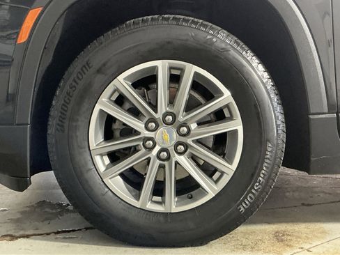 Used 2023 Chevrolet Traverse LT image 20