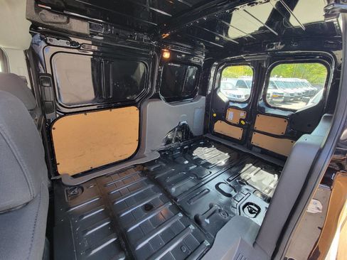 Used 2022 Ford Transit Connect XL image 19