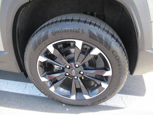 Certified 2025 Chevrolet Equinox RS FWD image 8