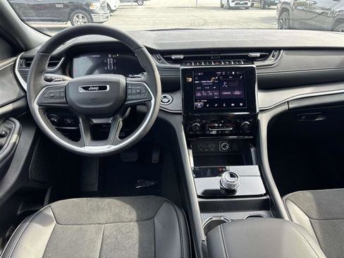 New 2025 Jeep Grand Cherokee Altitude image 7