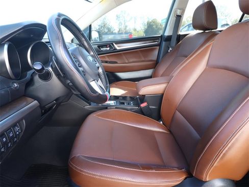 Used 2017 Subaru Outback 3.6R Touring w/ Popular Package #5A image 2