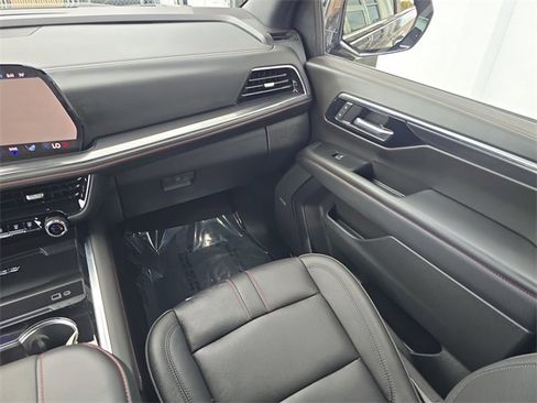 Certified 2025 Chevrolet Suburban RST w/ Comfort Package image 14