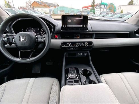 Used 2023 Honda Pilot LX image 16