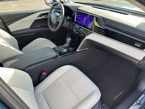 Used 2025 Toyota Camry XLE image 27
