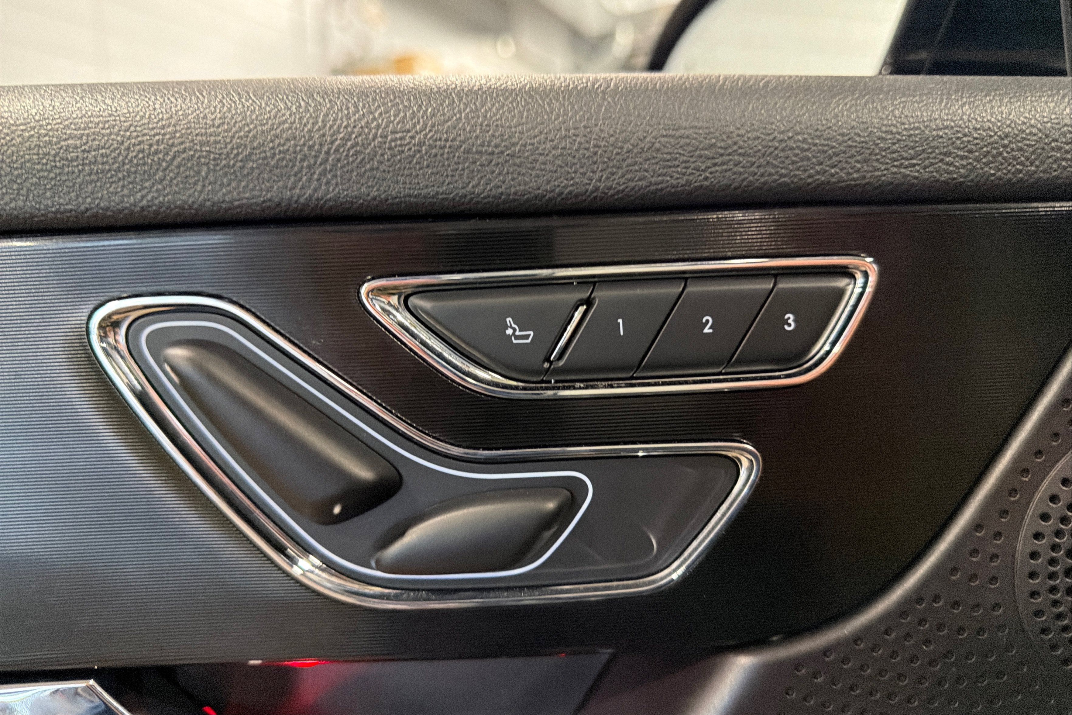 Used 2023 Lincoln Corsair Reserve w/ Equipment Group 201A AWD/4WD image 17