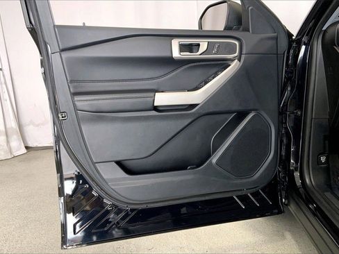 Used 2022 Ford Explorer XLT w/ Equipment Group 202A image 25