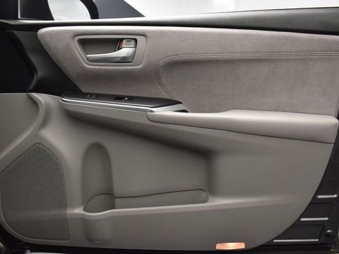 Used 2017 Toyota Camry XSE w/ Moonroof Package image 13