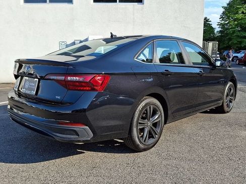 Certified 2023 Volkswagen Jetta SE w/ Panoramic Sunroof Package FWD image 11