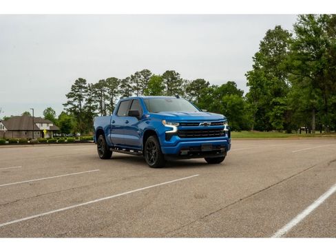 Used 2023 Chevrolet Silverado 1500 RST w/ Z71 Off-Road Package AWD/4WD image 3