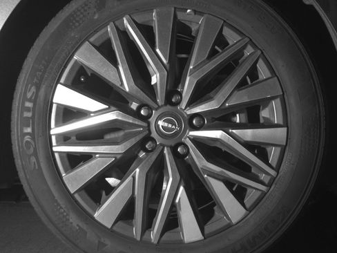 Used 2025 Nissan Altima 2.5 SV FWD image 13