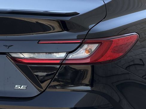 Used 2025 Toyota Camry SE w/ Convenience Package FWD image 11