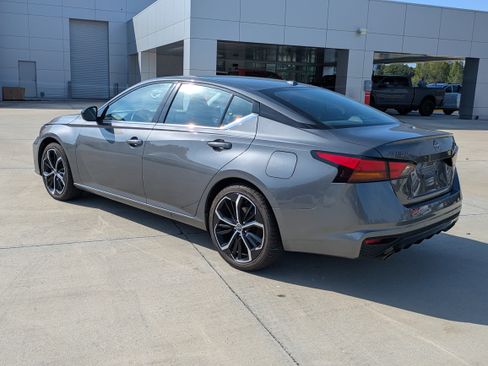 Used 2025 Nissan Altima 2.5 SR FWD image 3