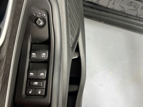 Used 2023 Jeep Grand Cherokee Limited AWD/4WD image 18
