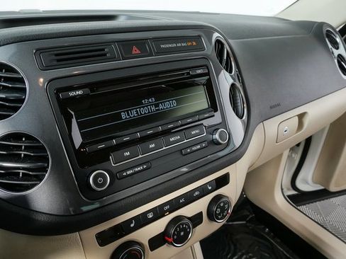 Used 2014 Volkswagen Tiguan SE image 12