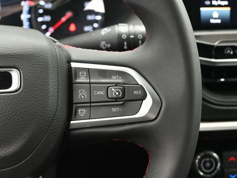 Used 2025 Jeep Compass Trailhawk w/ Trailer Tow Group AWD/4WD image 14