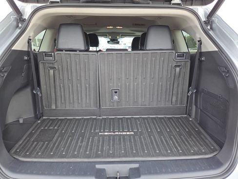 Used 2022 Toyota Highlander XLE AWD/4WD image 26