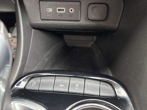 Certified 2023 Buick Encore GX Preferred w/ Cold Weather Comfort Package FWD image 28