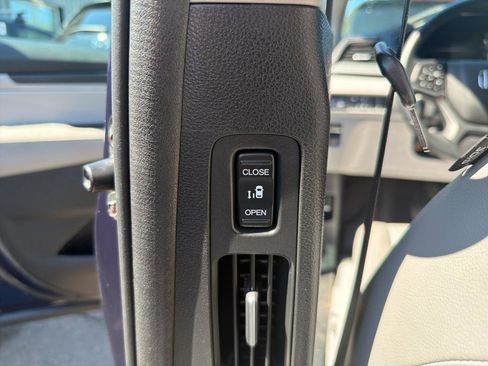 Used 2024 Honda Odyssey EX-L image 25