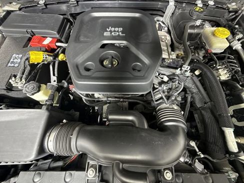 Used 2021 Jeep Wrangler Unlimited Sahara image 29