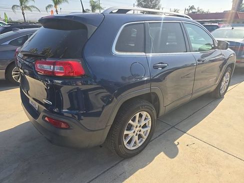 Used 2018 Jeep Cherokee Latitude AWD/4WD image 3