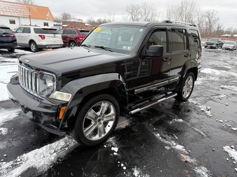 Used 2012 Jeep Liberty Limited Jet w/ Chrome Accents Group image 3