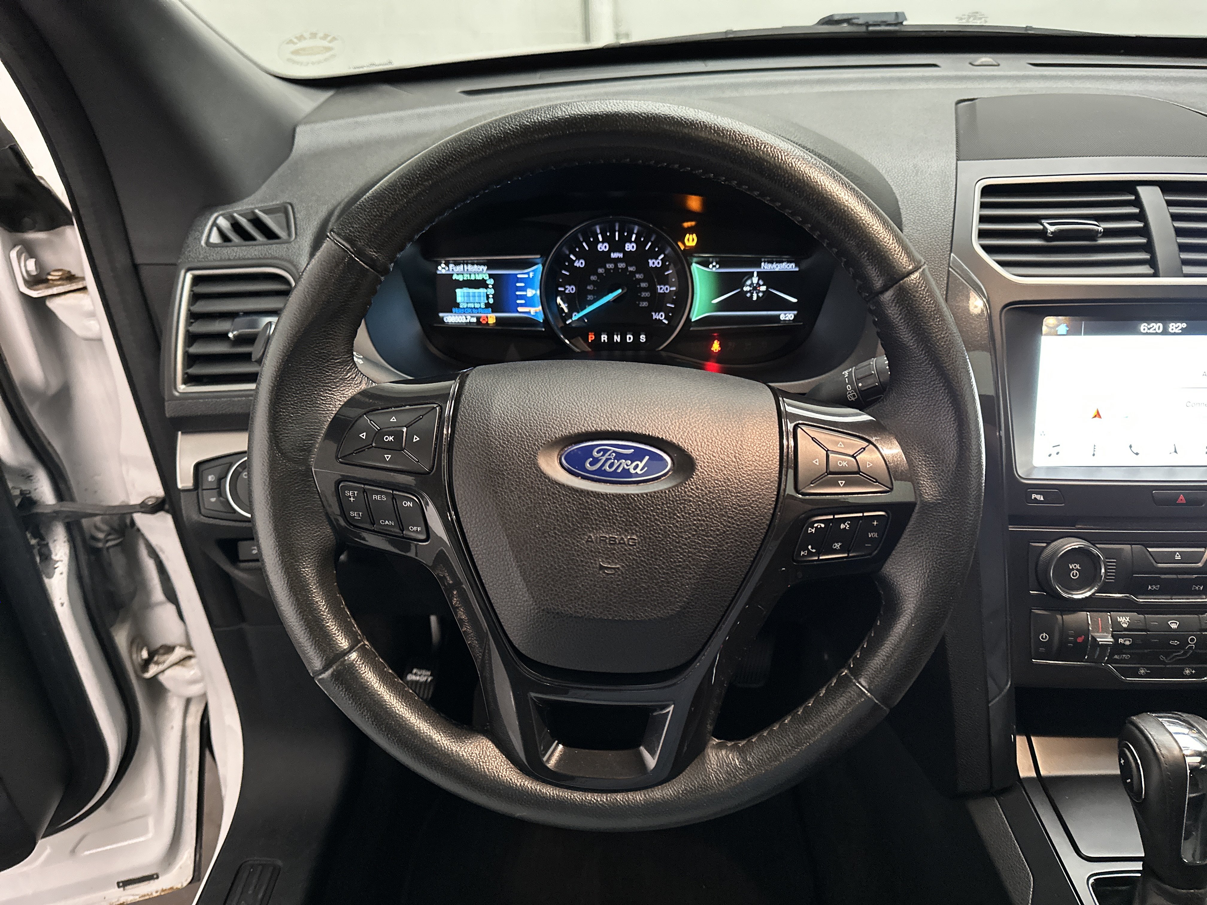 Used 2018 Ford Explorer XLT w/ Equipment Group 202A AWD/4WD image 31