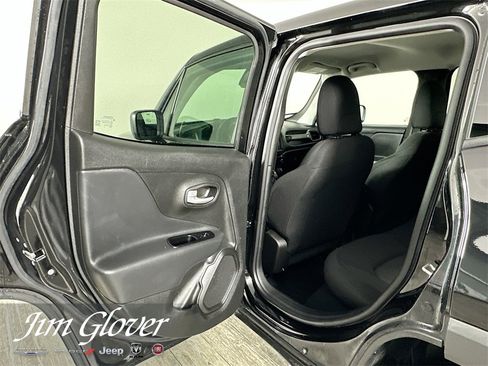 Used 2023 Jeep Renegade Latitude image 13