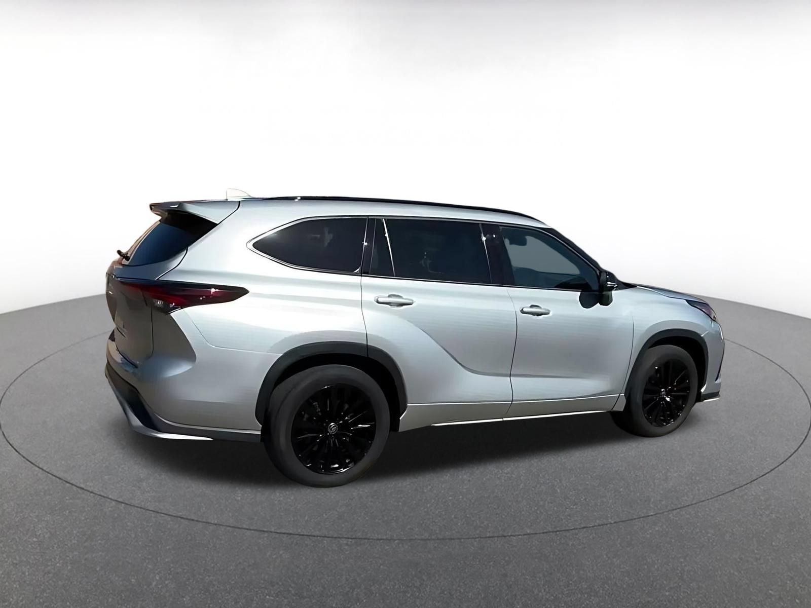 Used 2025 Toyota Highlander XSE AWD/4WD image 13