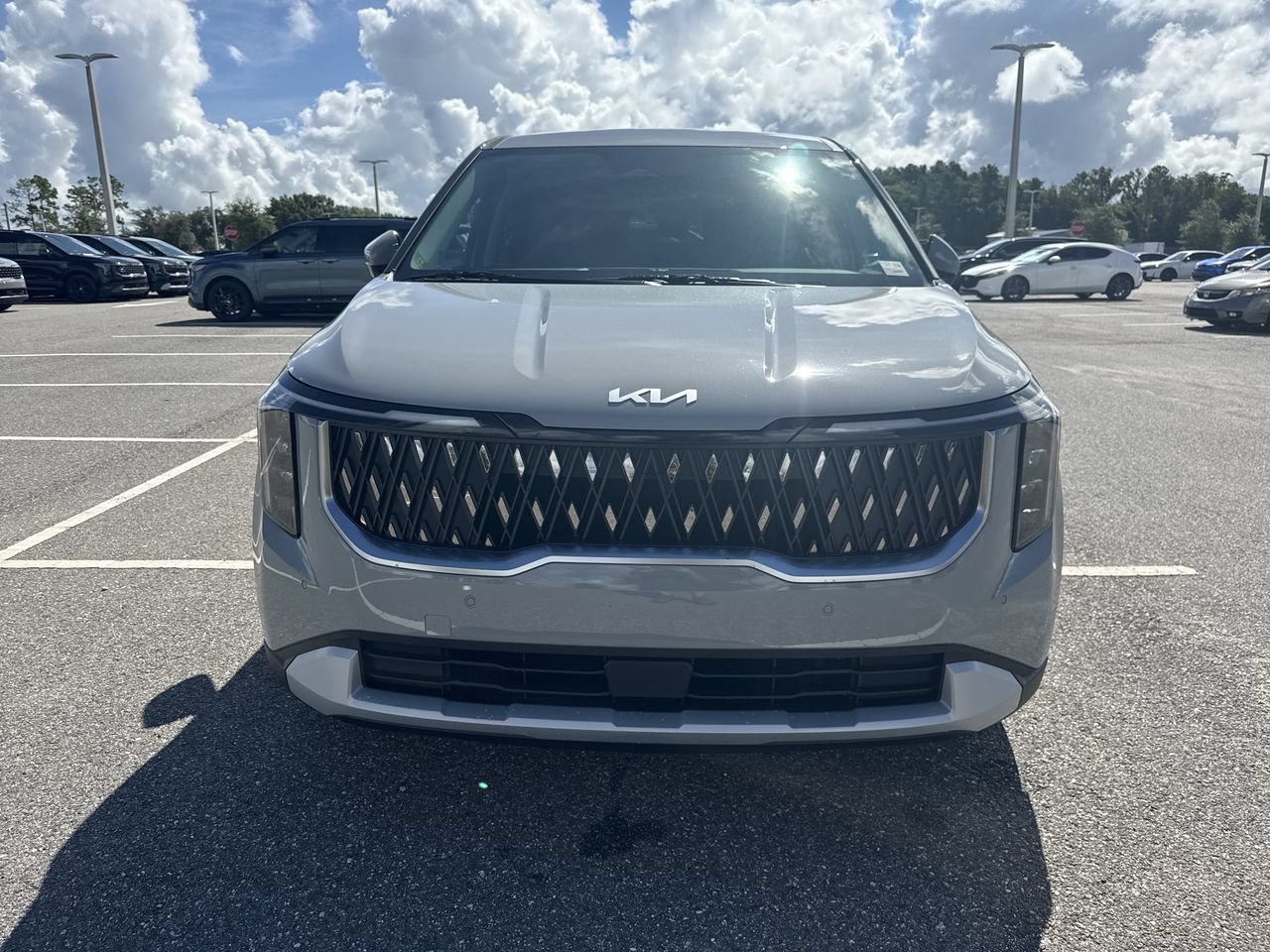 New 2027 Kia Carnival LX FWD image 9
