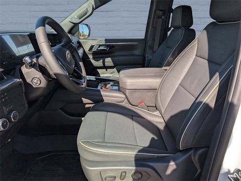 New 2026 Chevrolet Suburban Premier image 12