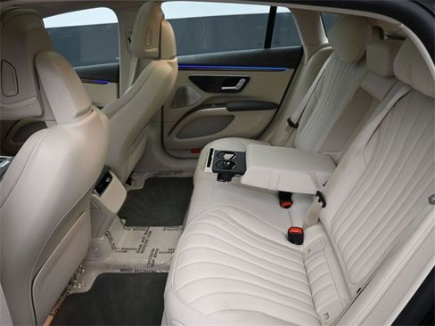 Used 2022 Mercedes-Benz EQS 580 4MATIC Sedan image 12