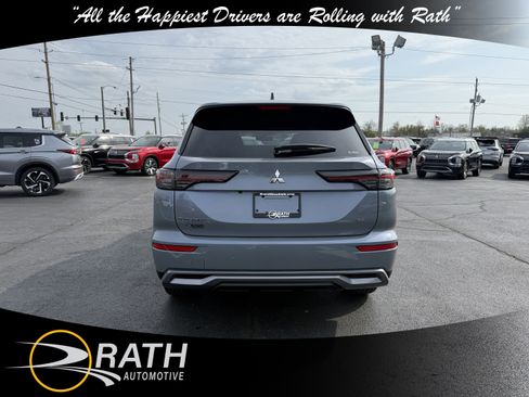 New 2026 Mitsubishi Outlander SE image 8