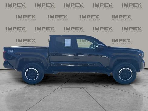 Used 2024 Toyota Tacoma TRD Off-Road image 6
